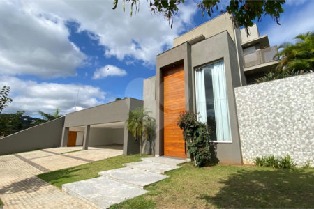 Casa à venda com 4 suítes no condomínio Portal Horizonte, Bragança Paulista - SP