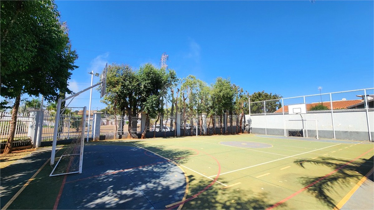 Casa à venda com 3 quartos, sendo 1 suíte, no condomínio Veneto, Araraquara - SP