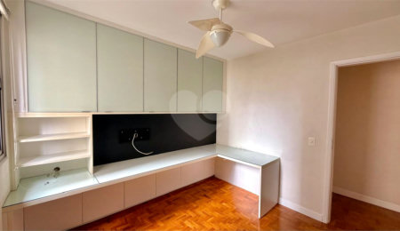 Apartamento à venda com 3 quartos, sendo 1 suíte,  em Moema, São Paulo, SP