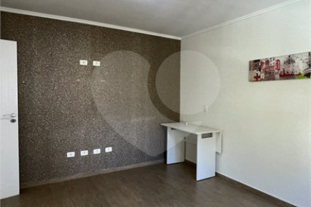 Casa à venda com 3 quartos, sendo 2 suítes, no condomínio Mirante do Horto, São Paulo - SP