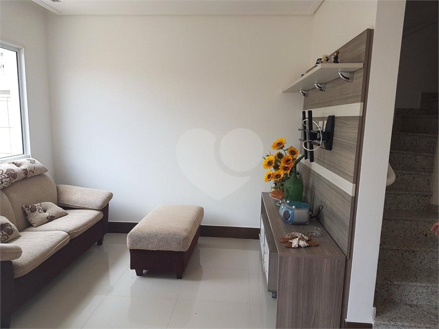 Casa à venda com 3 quartos, sendo 1 suíte, no condomínio Villa das Flores, Mogi das Cruzes - SP