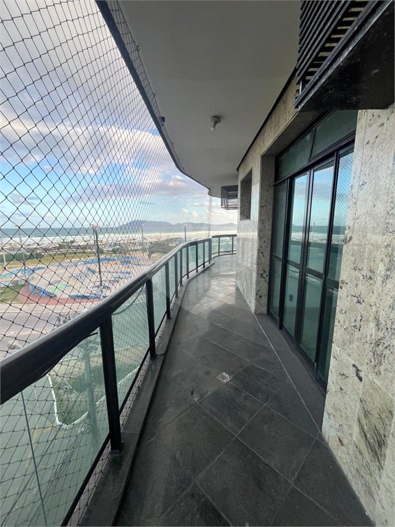 Apartamento à venda com 4 quartos, sendo 2 suítes, em Vila Nova, Cabo Frio, RJ