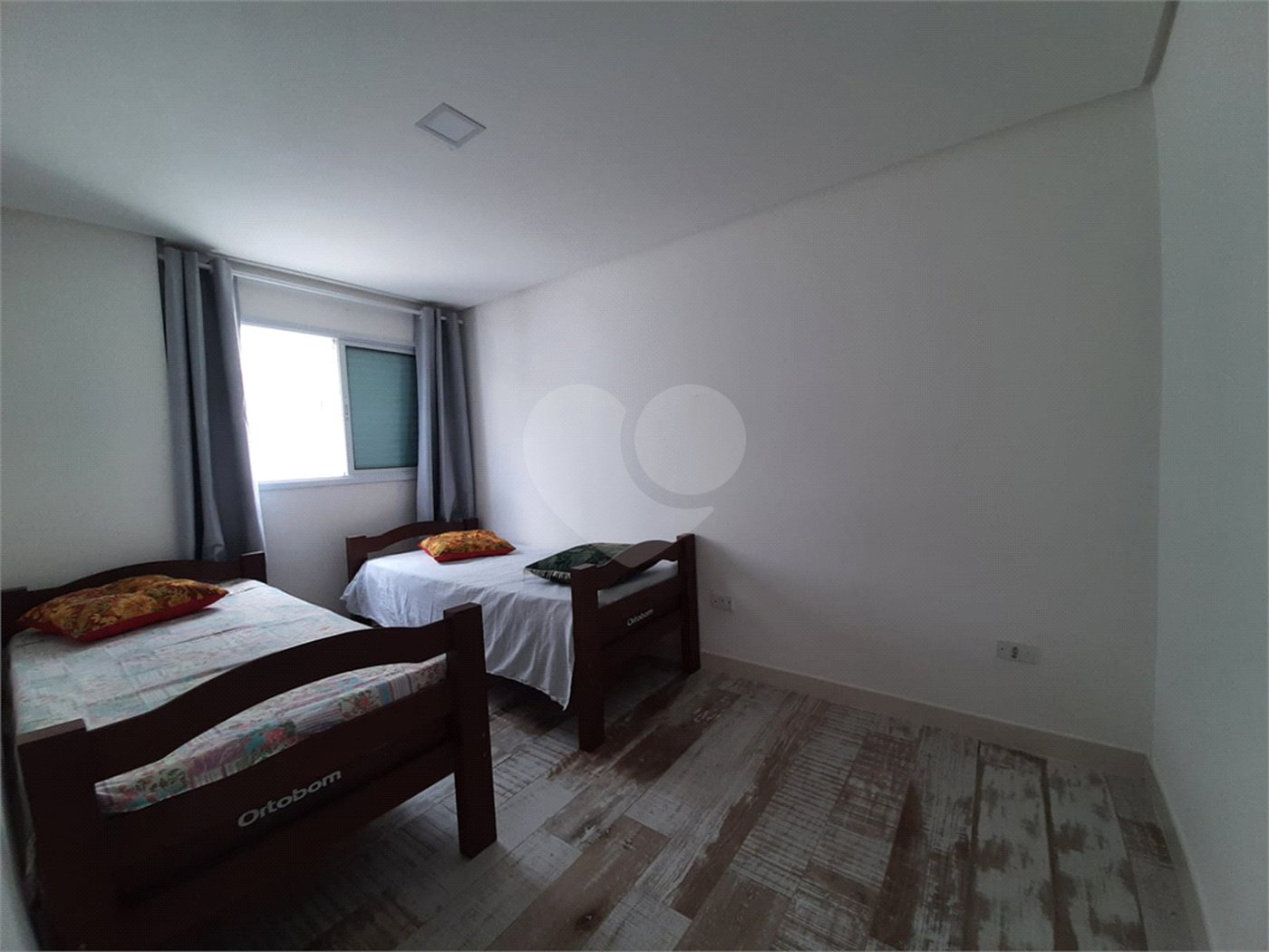 Apartamento à venda com 2 quartos, sendo 1 suíte,  no Centro, Mongaguá, SP
