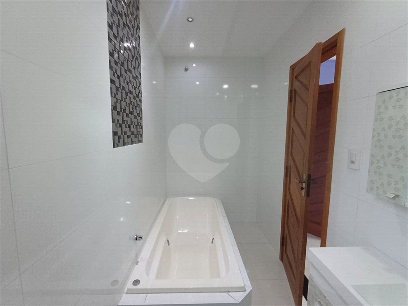 Casa à venda com 3 quartos, sendo 2 suítes, no condomínio Village da Posse, Rio de Janeiro - RJ