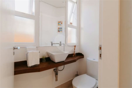 Casa à venda com 5 quartos, sendo 4 suítes, no condomínio Figueira Garden, Atibaia - SP