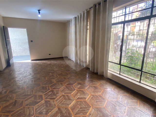 Sobrado à venda ou para alugar com 4 quartos, sendo 1 suíte,  em Campo Belo, São Paulo, SP