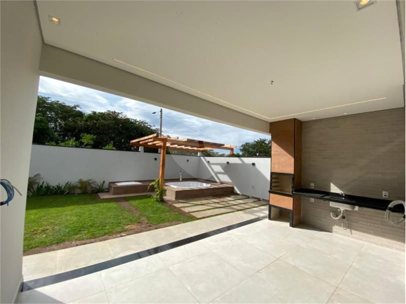 Casa à venda com 3 quartos, sendo 1 suíte, no condomínio Lagos D´icaraí, Salto - SP