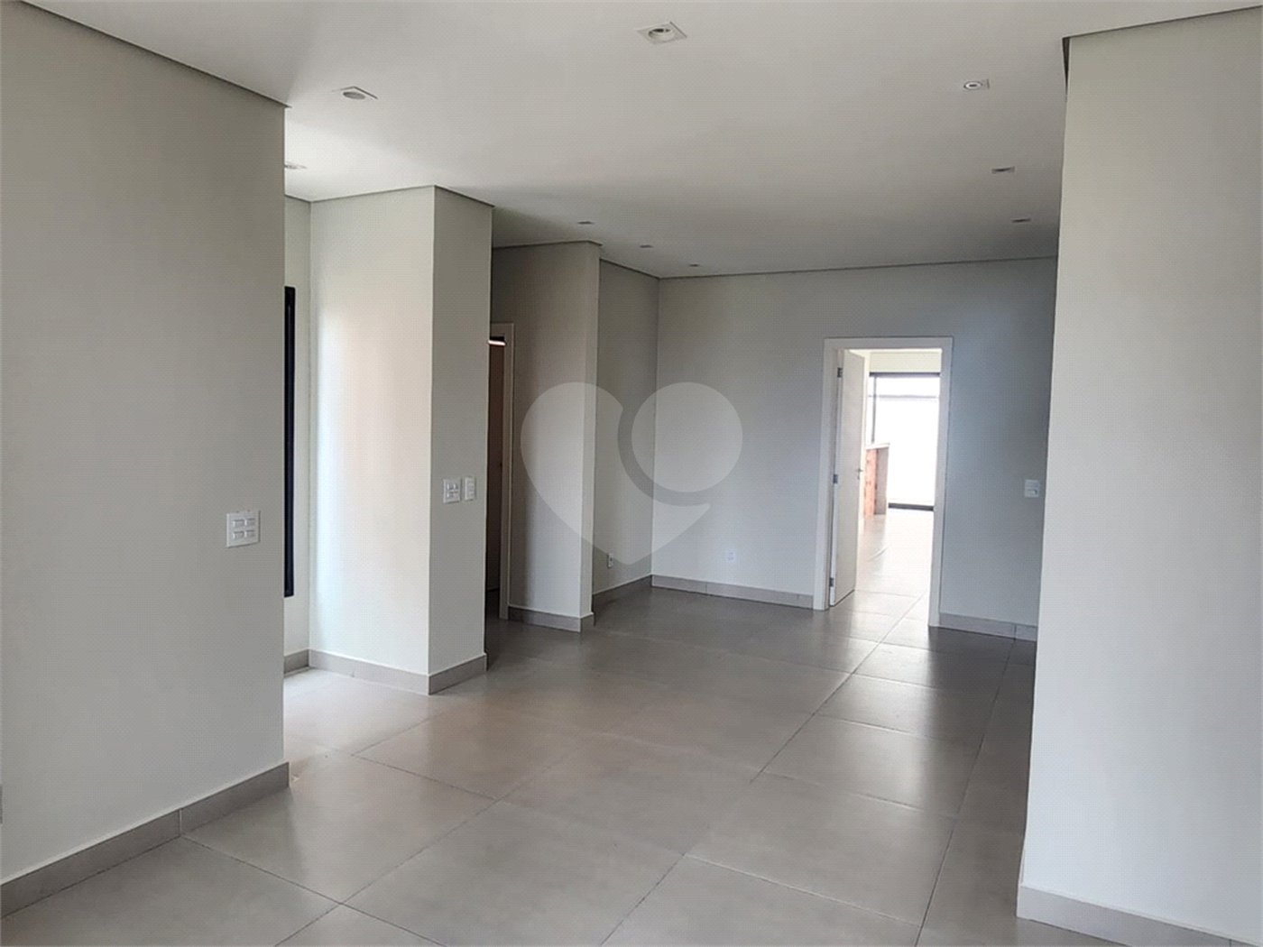 Casa à venda com 3 suítes no condomínio Terras de São Francisco, Vinhedo - SP
