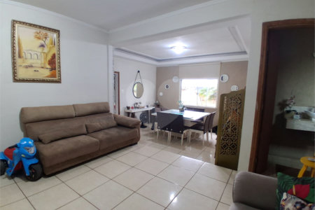 Casa à venda com 2 suítes em Vila Progresso, Itapetininga, SP