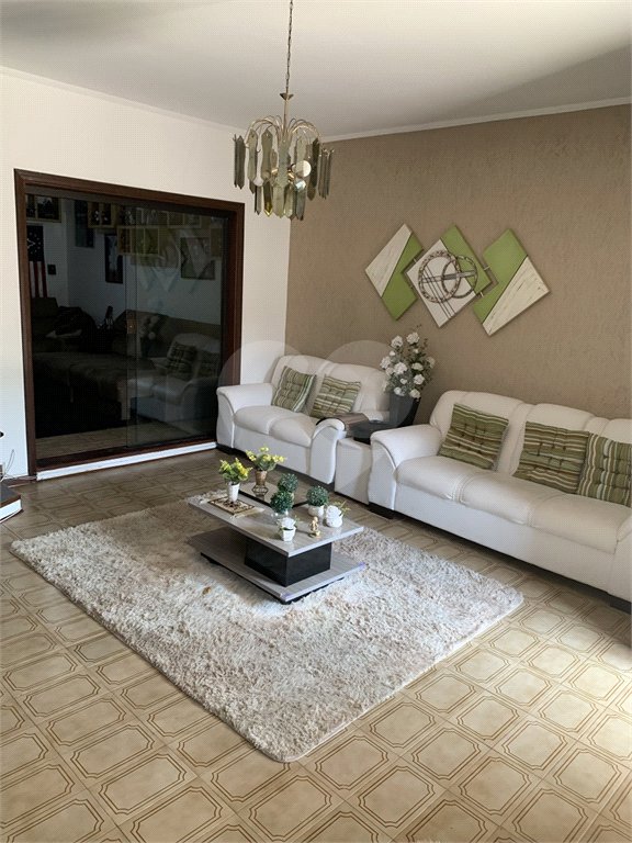 Sobrado à venda com 4 quartos, sendo 3 suítes,  em Jardim Alvinópolis, Atibaia, SP