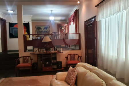 Sobrado à venda com 4 quartos, sendo 2 suítes, em Jardim Marajoara, São Paulo, SP