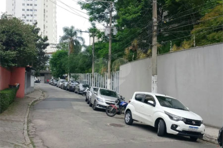 Sobrado à venda com 3 quartos, sendo 1 suíte,  em Vila Firmiano Pinto, São Paulo, SP