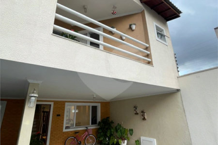 Casa à venda com 3 quartos, sendo 1 suíte, no condomínio Residencial Villagio Vitória, Guarulhos - SP
