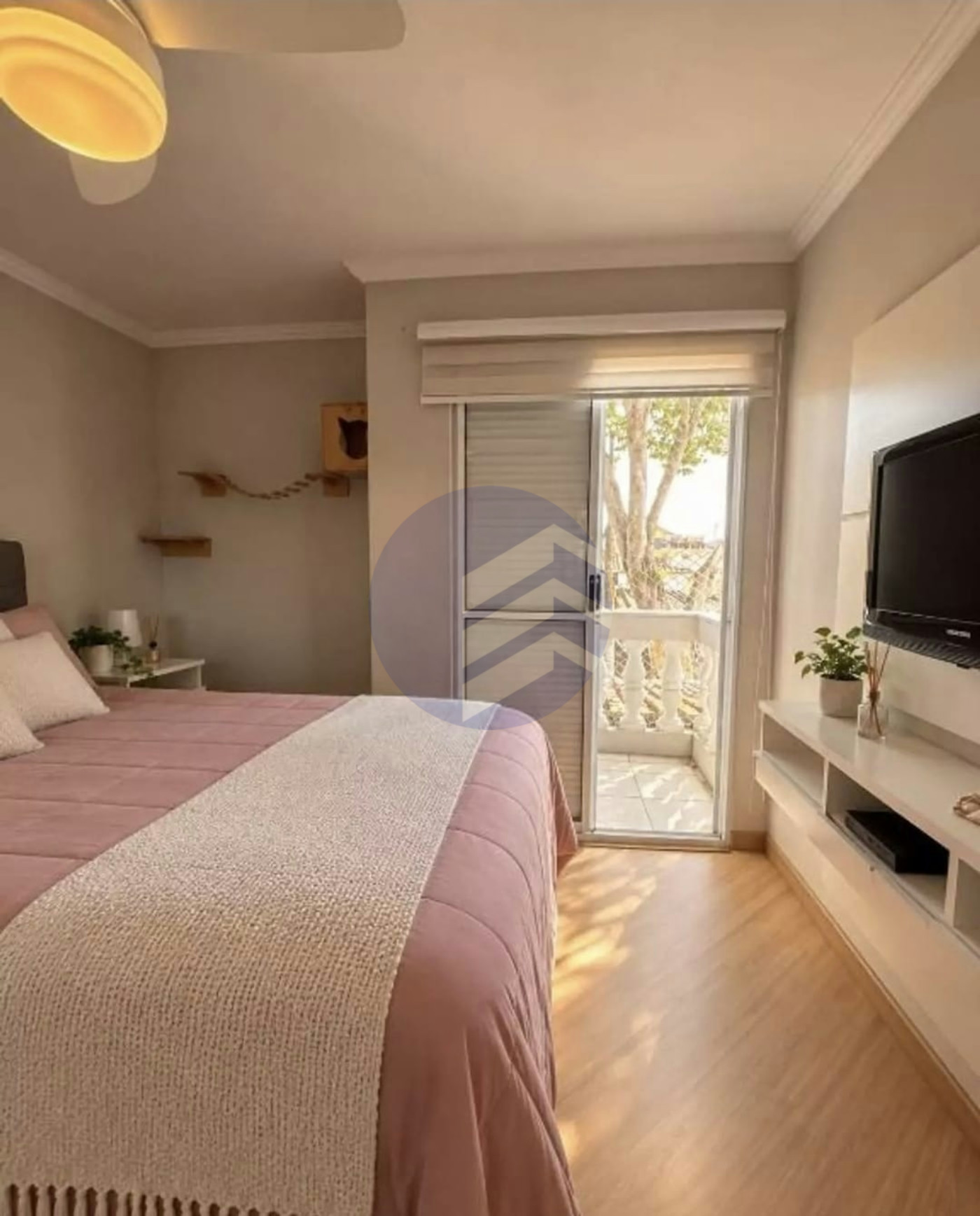 Casa à venda com 3 quartos, sendo 1 suíte, em Jardim Esmeralda, São Paulo - SP