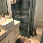 Apartamento em Bragança Paulista com 1 suíte, cozinha americana, varanda, 1 vaga garagem, área lazer com piscina e salão de festas