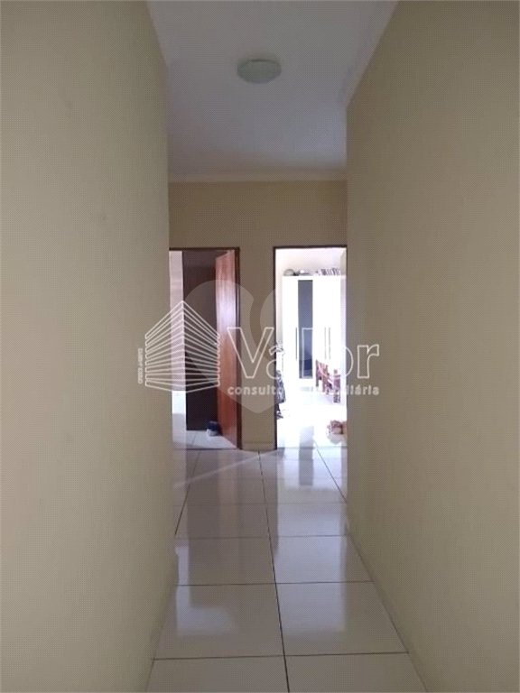 Casa Térrea com 3 dormitórios, sendo 1 suíte.