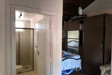 Casa à Venda no Santa Marta com 3 Suítes e Piscina