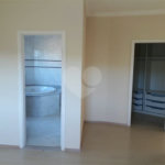 Sobrado à venda com 3 quartos, sendo 1 suíte,  em Condomínio Residencial Terras do Caribe, Valinhos, SP