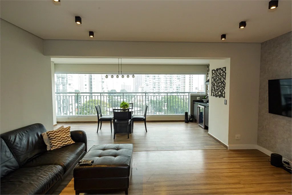 Apartamento para alugar com 3 suítes em Santo Amaro, São Paulo, SP