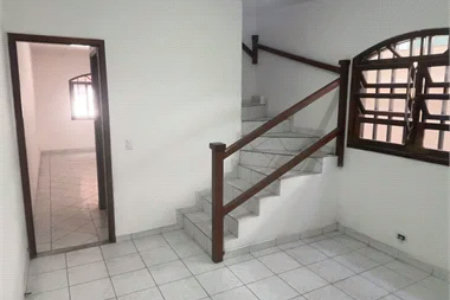 Sobrado à venda com 4 quartos, sendo 1 suíte, em Jardim Ester Yolanda, São Paulo, SP