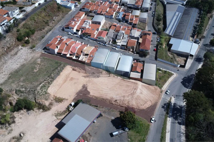 Terreno Amplo com 6.265m² e Acesso por Dois Níveis – Ótima Localização!