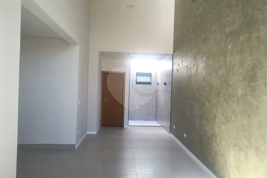 casa térrea, recém construida, 3 dormitórios sendo 1 suíte, 2 vagas de garagem, piscina e espaço gourmet