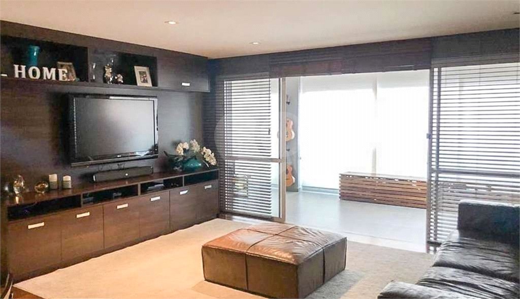 Apartamento 204 m² à Venda - Mooca, 4 suítes 4 vagas,Condominio Clube.