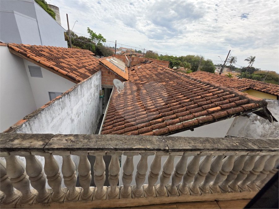 Casa térrea à venda no Douradinho com 2 quartos e edícula com mais dois quartos e 2 banheiros.