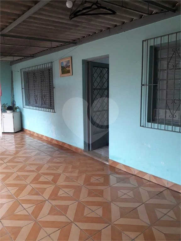 Casa térrea com amplo terreno