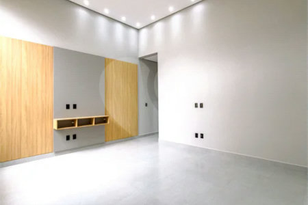 Indaiatuba - Jardim Bom sucesso - Área total: 150m² - Área construída: 115m² - 3 dormitórios sendo 1 suíte com armário planejado;Sala para dois ambientes; Banheiros com box gabinetes e espelhos; Área gourmet com churrasqueira a carvão e móveis planejados; Lavanderia coberta; Ar condicionado na sala