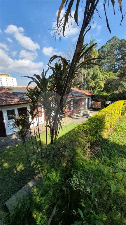 Casa com Piscina, Sauna e Edícula em Rua Arborizada no Tremembé