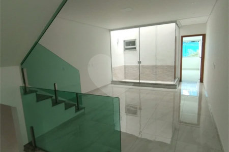 Sobrado à venda, 3 suítes, garagem, a 300 m do metrô Vila Matilde