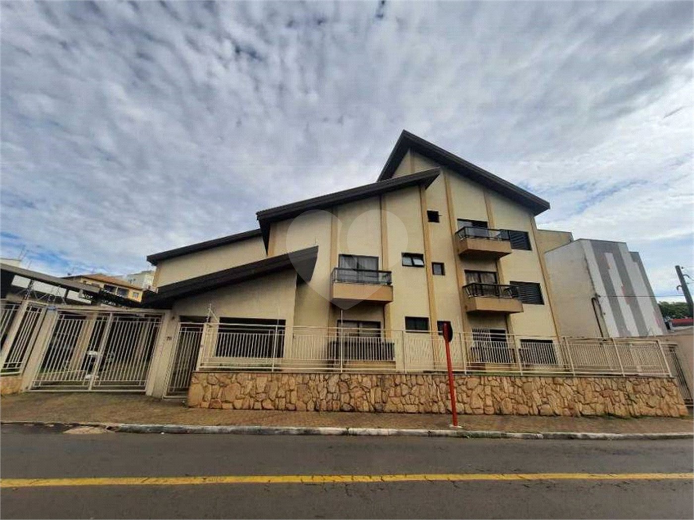 Apartamento no Condomínio Maktub.
