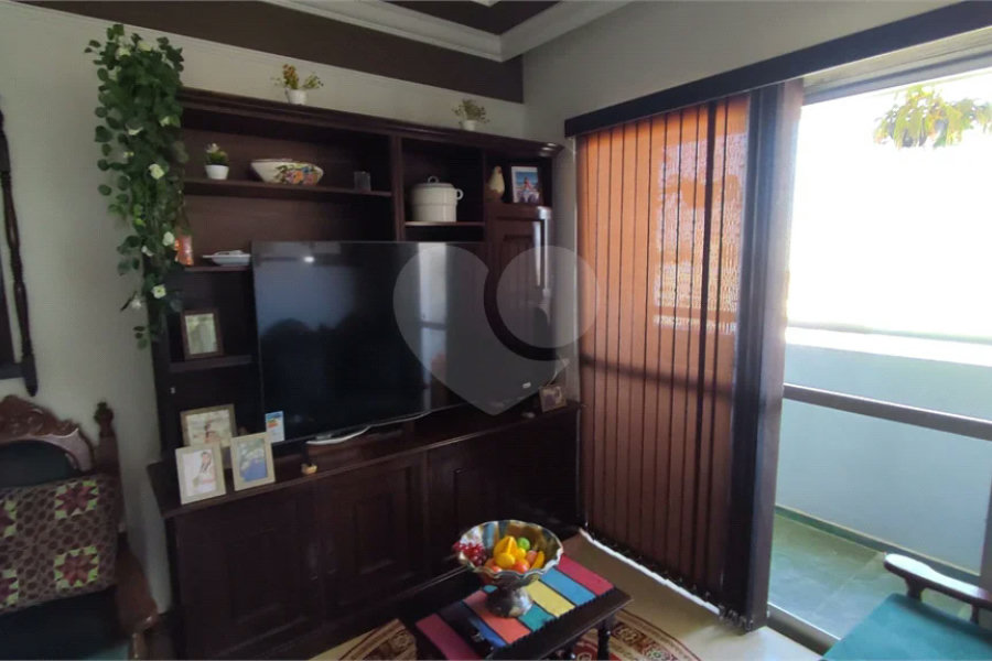 Vende-se apartamento de dois dormitórios no Edifício Marseille, no Centro de Piracicaba;