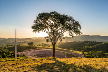 Terrenos a partir 300 metros em condomínio fechado e pronto para construir, aceita financiamento