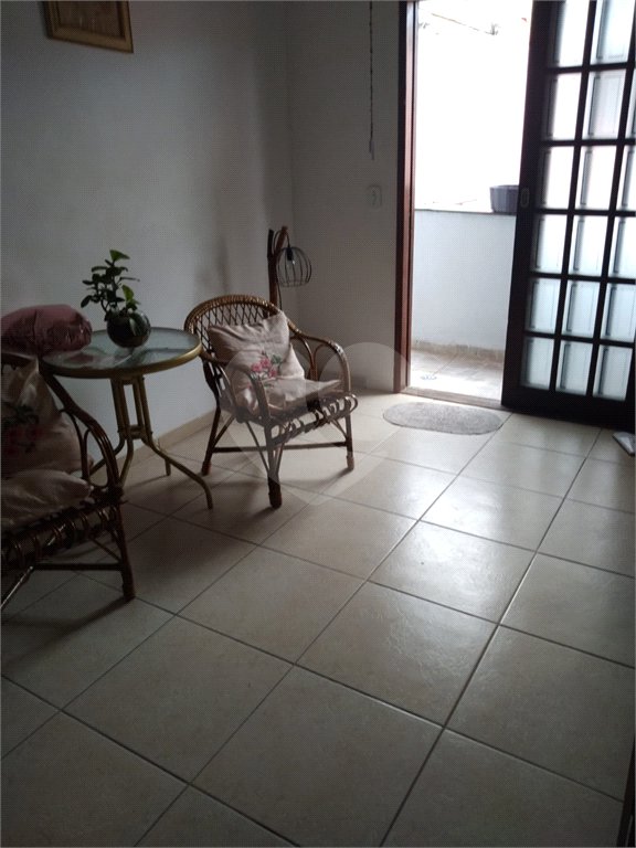 Sobrado para venda.