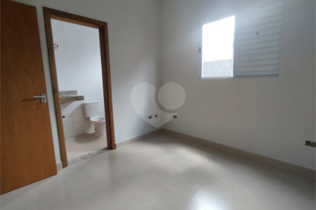 Casa térrea em Atibaia com 3 suítes, sala 2 ambientes, 2 vagas garagem, excelente localização, pronta para morar