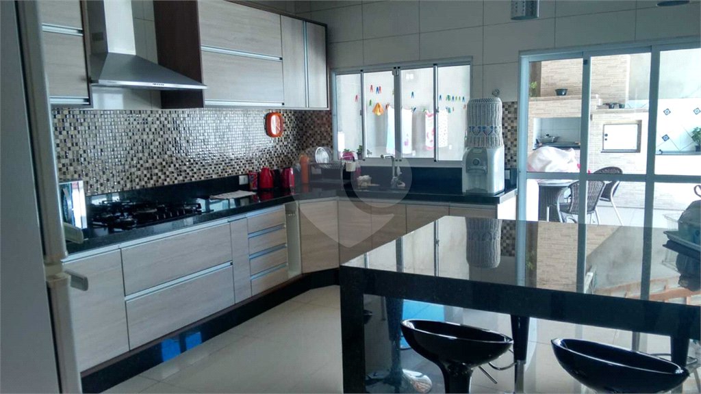 CASA A VENDA NO BAIRRO VISTA VERDE COM 3 DORMITORIOS, 3 SUITES, 3 VAGAS, METRAGEM 316M², SJC
