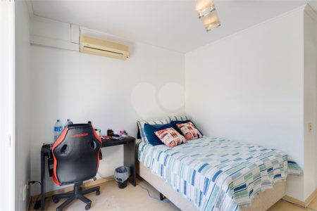 Casa à venda com 4 quartos, sendo 2 suítes, no condomínio Villa Franz Schubert, São Paulo - SP