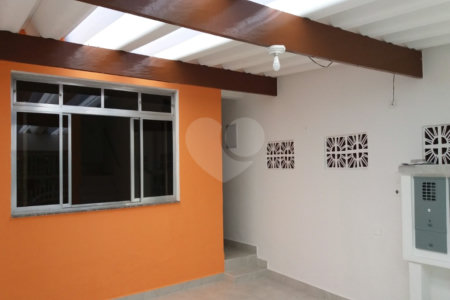 Casa com 125m² , 2 dormitórios , 2 vagas , à venda no Jardim Las Vegas em Santo André.
