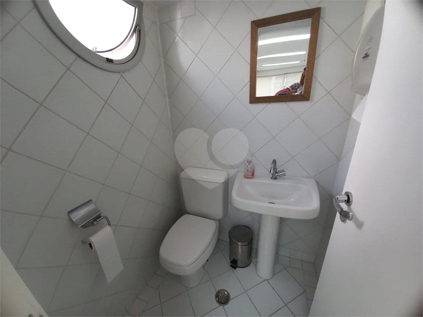 Sala comercial mobiliada para locação no Paraíso
