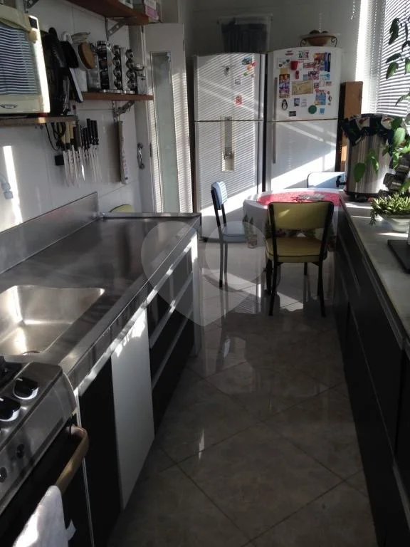 Apartamento à venda na Santa Cecília.
