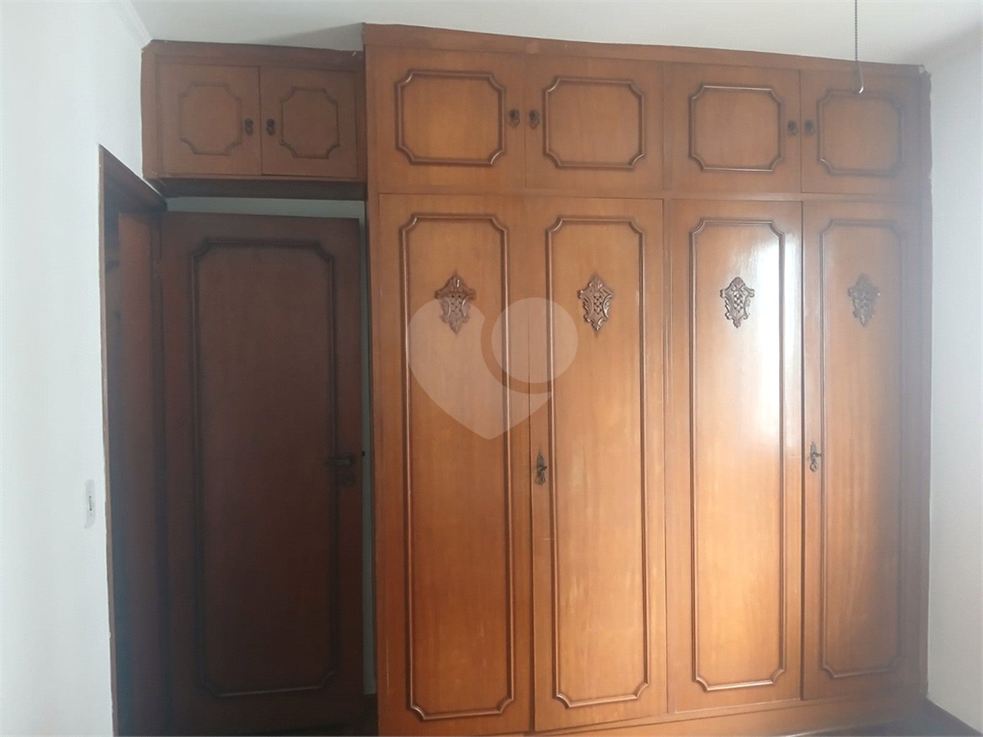 Apartamento a venda com porteira fechada no Belem com 95m com 03 dormitórios espaçoso sendo um suíte, 2 vagas. Aceita Permuta.