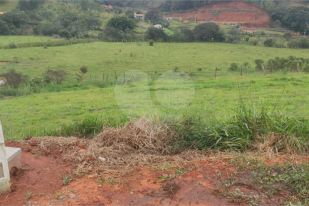Terrenos de 300 metros em condomínio fechado e prontos para construir na região de Atibaia