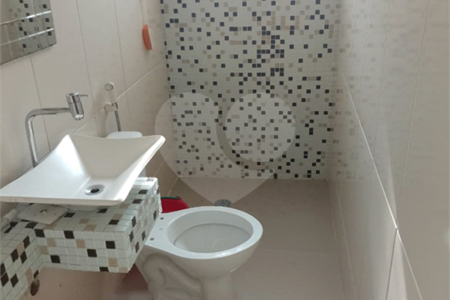 Casa Térrea Assobradada com Varanda Gigante no Jardim Líbano
