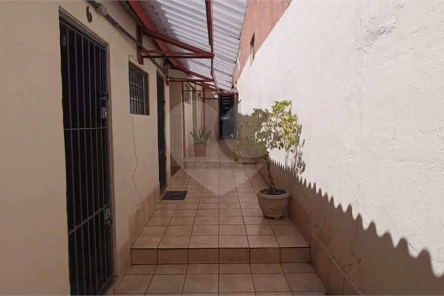 Oportunidade imperdível. Excelente opção de Investimento em Sobrado Comercial a Venda na Lapa. Único na Região.