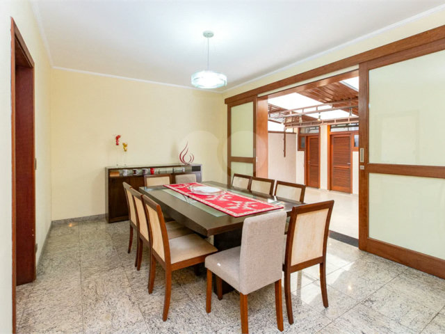 Casa à venda com 5 quartos, sendo 3 suítes,  no condomínio Residencial Morumbi, São Paulo - SP