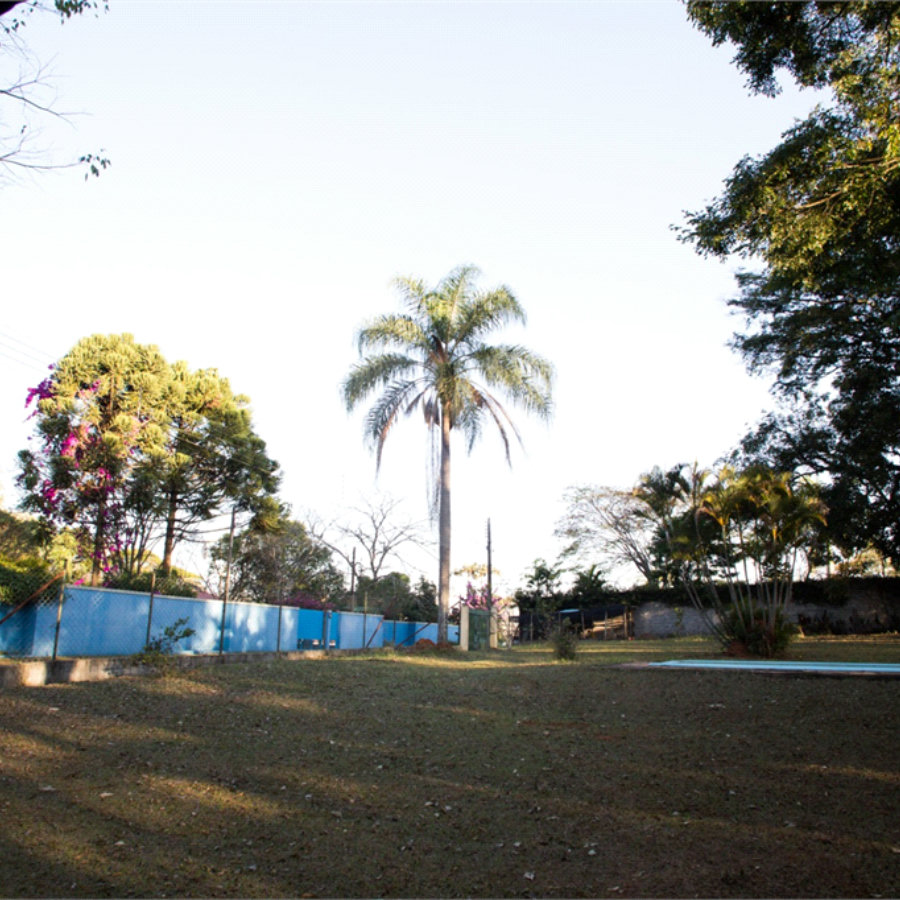 Terreno 200 m² com piscina e churrasqueira no Jardim Estância Brasil