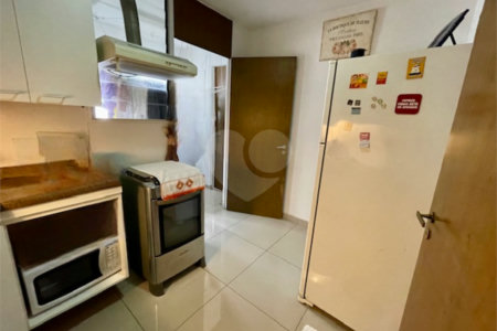 Apartamento com 3 dormitórios e 1 vaga fixa, em região tranquila perto da Av. Washingtonís e de diversos serviços. Ideal para quem quer morar bem e com comodidade.