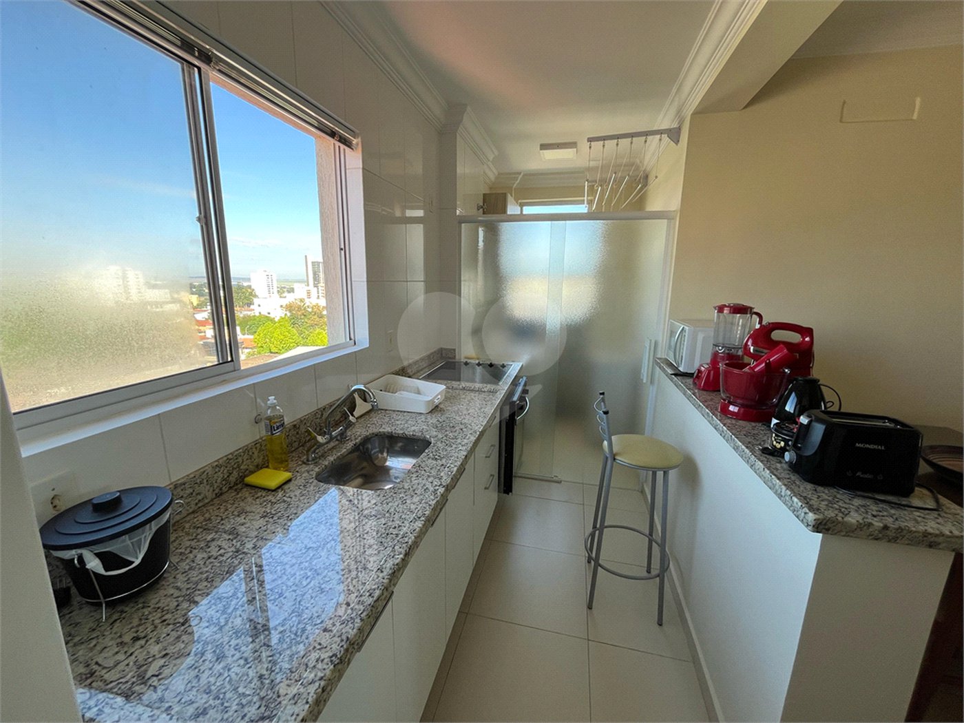 Apartamento mobiliado com 2 dormitórios sendo 1 suíte